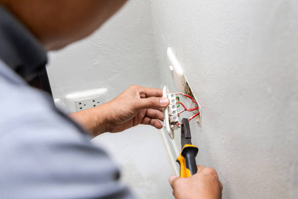 Best Emergency Electrical Repair  in Lewistown, IL